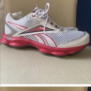 Reebok Runtone sneakers white and pink size 9